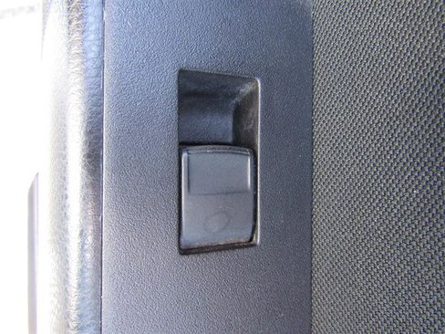 Used 2018 Toyota Corolla LE image 32