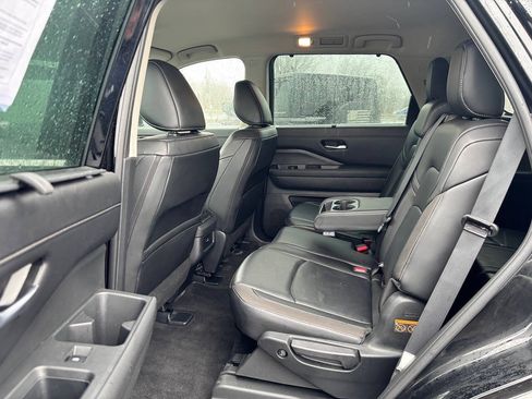 Used 2025 Nissan Pathfinder SL w/ Cargo Package AWD/4WD image 9