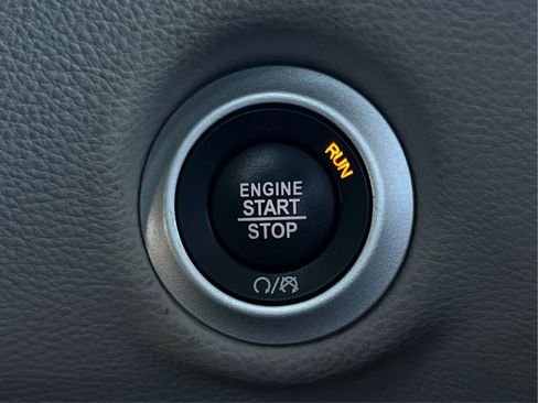 Used 2024 Chrysler Pacifica Limited FWD image 41