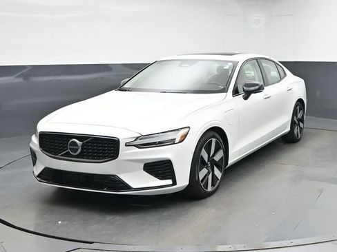Used 2024 Volvo S60 T8 Plus w/ Protection Package Premier AWD/4WD image 3