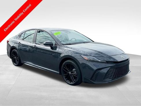 Certified 2025 Toyota Camry SE image 9