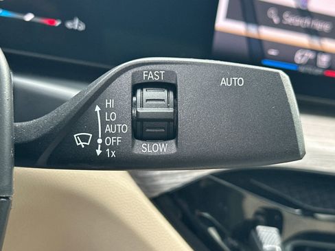 Used 2025 BMW 330i Sedan w/ Convenience Package image 33