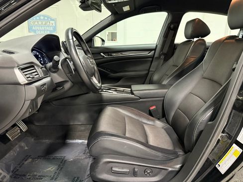 Used 2018 Honda Accord Sport image 12