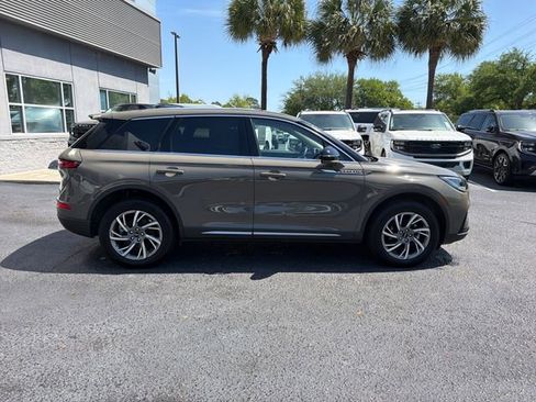 Used 2025 Lincoln Corsair AWD w/ Equipment Group 101A image 9