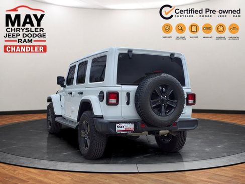 Used 2022 Jeep Wrangler Unlimited Sahara AWD/4WD image 3