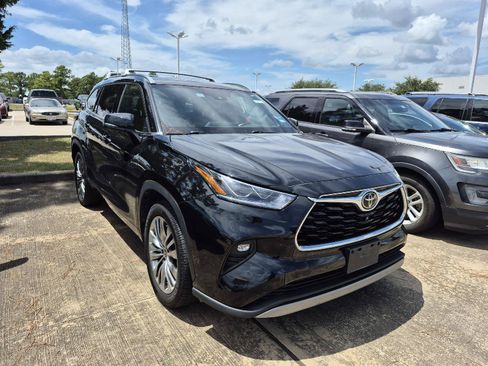 Used 2021 Toyota Highlander Platinum FWD image 13