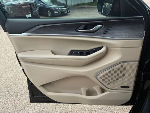 Used 2022 Jeep Grand Cherokee L Limited w/ Luxury Tech Group II image 30