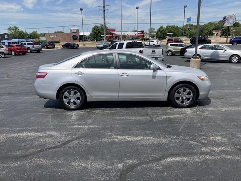 Used 2008 Toyota Camry LE FWD image 2