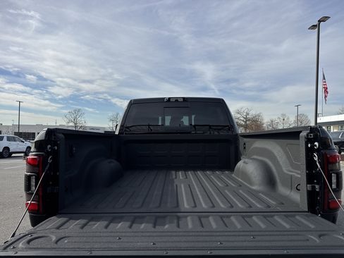 Used 2024 RAM 2500 Big Horn w/ Night Edition image 32