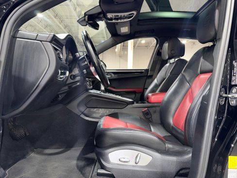 Used 2021 Porsche Macan image 11