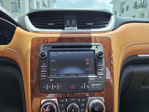 Used 2014 Chevrolet Traverse LTZ FWD image 34