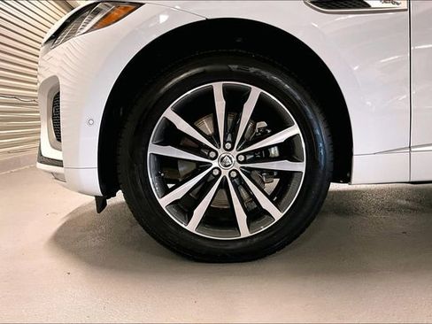 Certified 2025 Jaguar F-PACE R-Dynamic S image 8