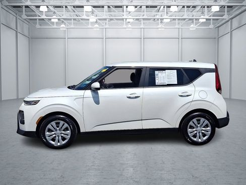 Used 2022 Kia Soul LX FWD image 2