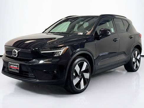 Used 2023 Volvo XC40 Recharge Ultimate image 1