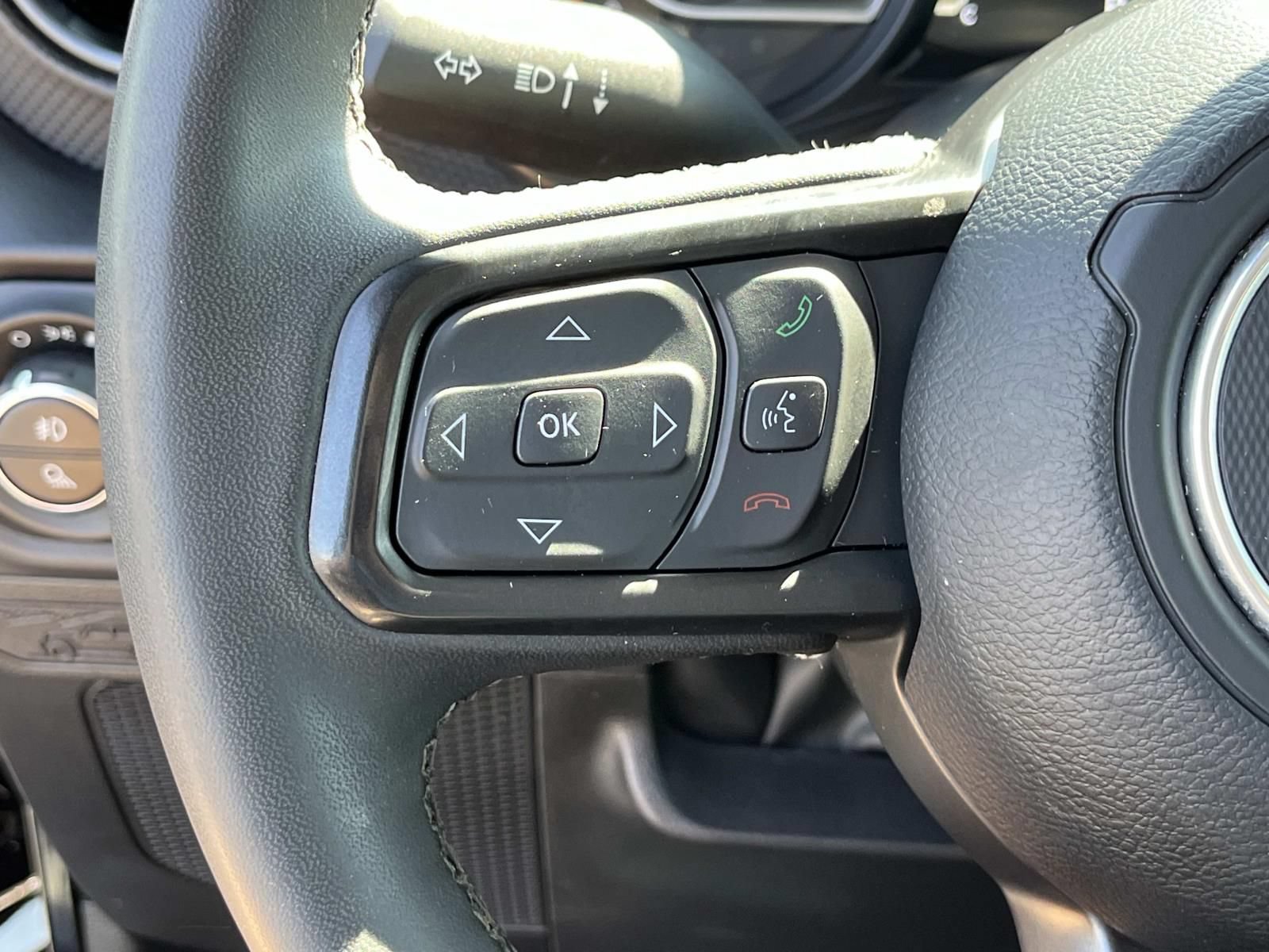 Used 2025 Jeep Gladiator Rubicon w/ Convenience Group AWD/4WD image 28