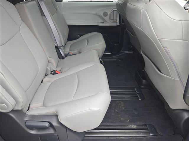 Used 2025 Toyota Sienna XLE FWD image 18