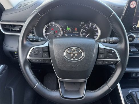 Used 2023 Toyota Highlander LE image 12