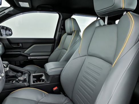 Used 2025 Toyota 4Runner Trailhunter image 21