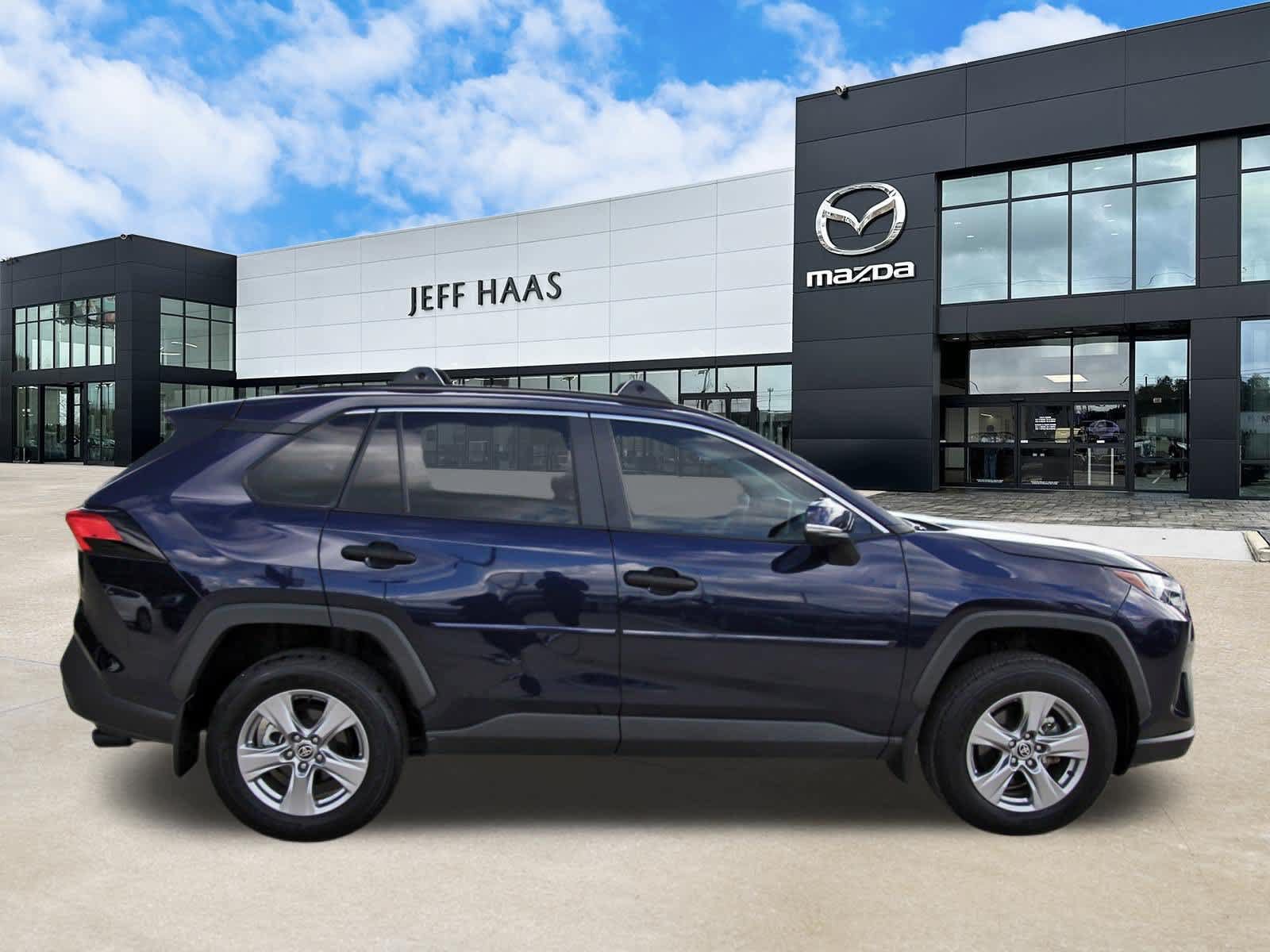 Used 2025 Toyota RAV4 XLE w/ Convenience Package FWD image 5