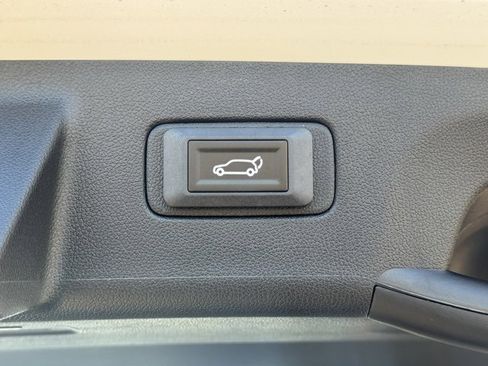 Used 2025 Kia Sorento LX image 7