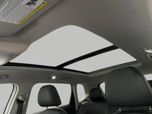 Certified 2025 Volkswagen Taos SE image 27