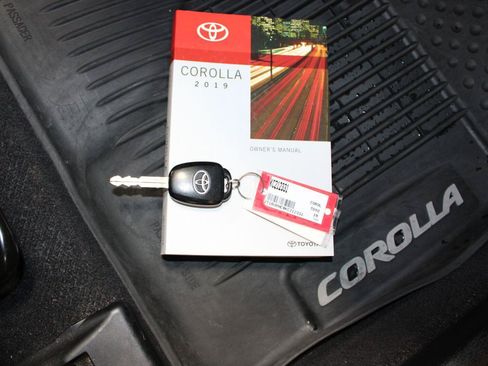 Used 2019 Toyota Corolla SE FWD image 28