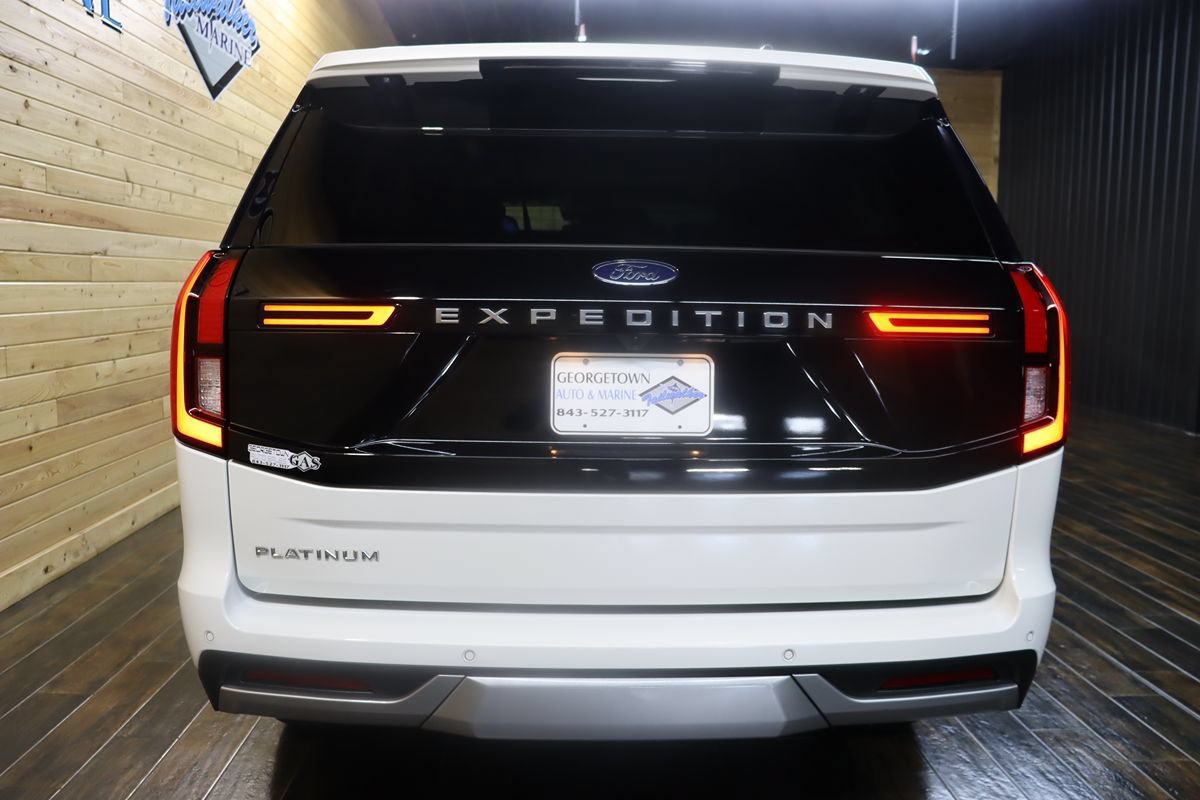 Used 2025 Ford Expedition Platinum w/ Driver's Package AWD/4WD image 4