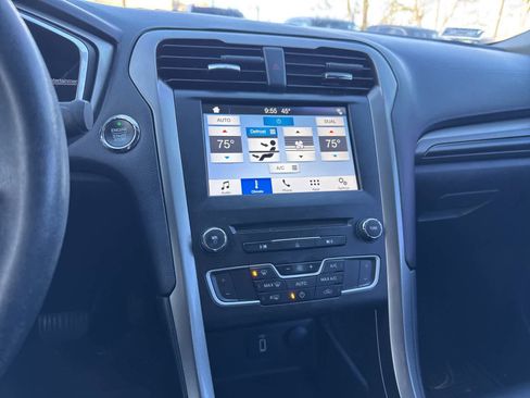 Used 2017 Ford Fusion SE w/ Equipment Group 201A image 13