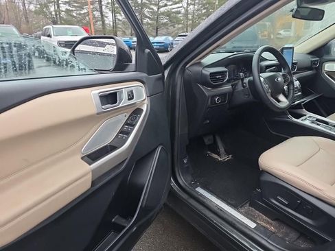 Used 2023 Ford Explorer Limited w/ Limited Technology Package image 9