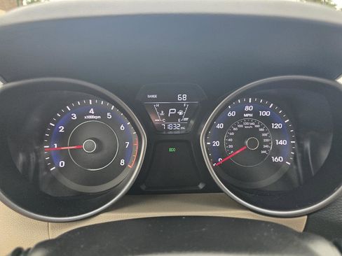 Used 2014 Hyundai Elantra SE w/ Option Group 02 FWD image 8