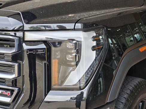 Used 2024 GMC Sierra 2500 AT4 w/ AT4 Premium Plus Package AWD/4WD image 8