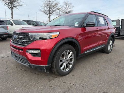 Certified 2023 Ford Explorer XLT w/ Equipment Group 202A image 3