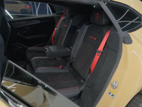Used 2023 Lamborghini Urus Performante AWD/4WD image 27
