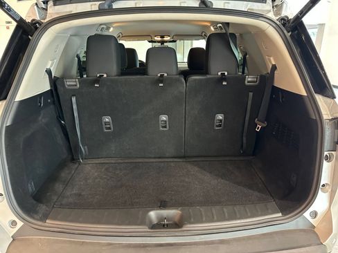 Used 2025 Nissan Pathfinder SV FWD image 33