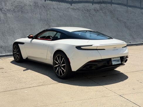 Used 2019 Aston Martin DB11 Coupe RWD image 2