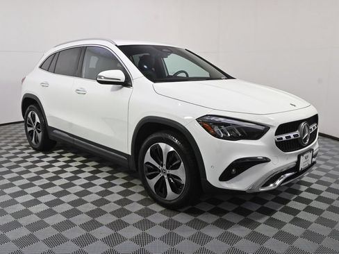 Used 2025 Mercedes-Benz GLA 250 4MATIC image 9
