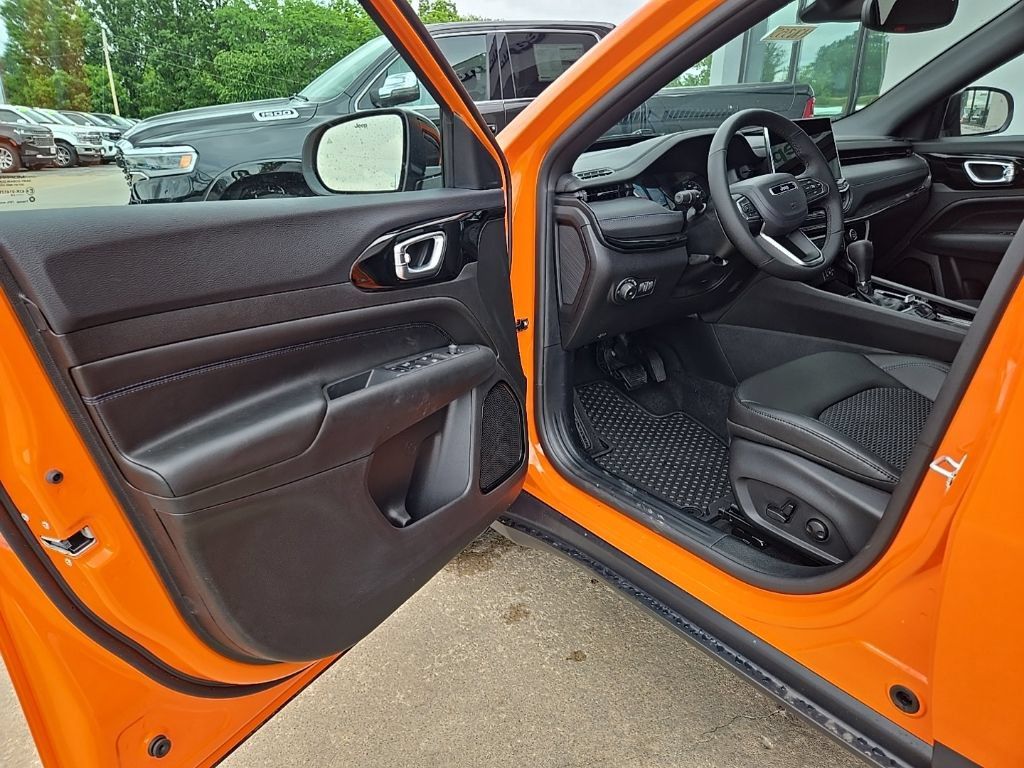 New 2026 Jeep Compass Latitude AWD/4WD image 27