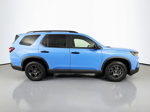 Used 2024 Honda Pilot TrailSport image 4