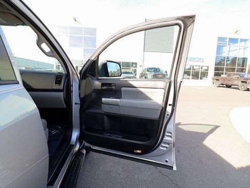 Used 2018 Toyota Sequoia SR5 image 40