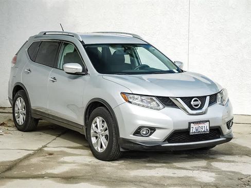 Used 2015 Nissan Rogue SV w/ SV Family Package image 3