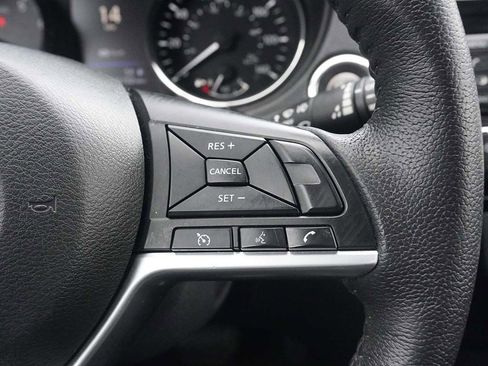 Used 2020 Nissan Rogue SV image 36