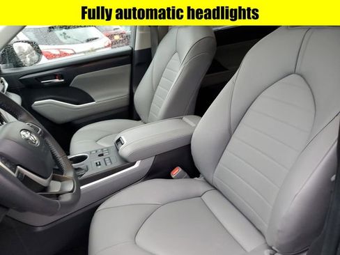 Used 2024 Toyota Highlander XLE image 27