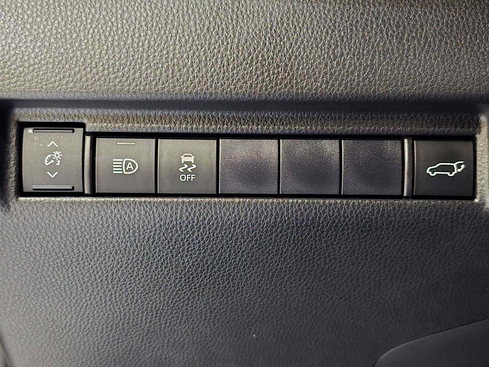 Certified 2021 Toyota Venza XLE AWD/4WD image 18