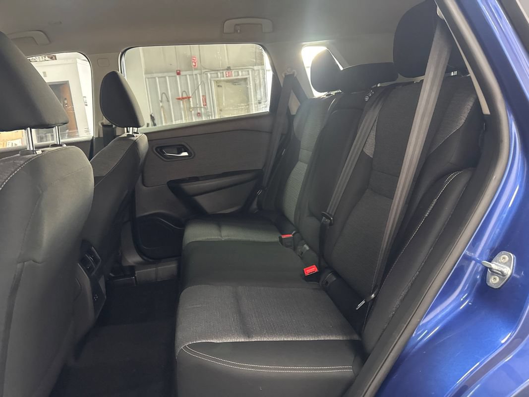 Used 2023 Nissan Rogue SV AWD/4WD image 18