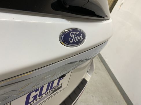 Used 2020 Ford Explorer Limited image 16