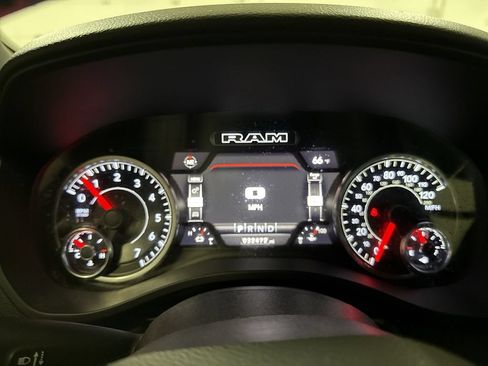 Used 2022 RAM 1500 Big Horn AWD/4WD image 12
