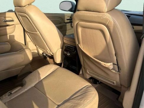 Used 2013 Cadillac Escalade ESV Premium AWD/4WD image 6