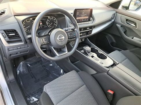 Used 2023 Nissan Rogue SV image 16