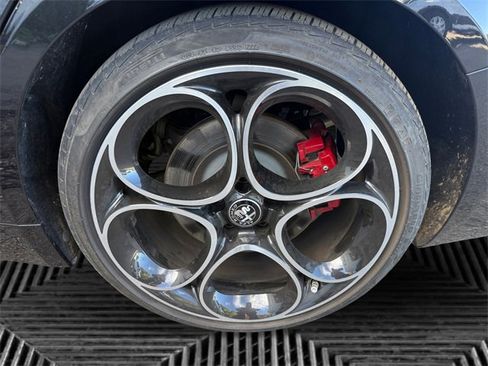 Used 2022 Alfa Romeo Giulia Veloce image 34