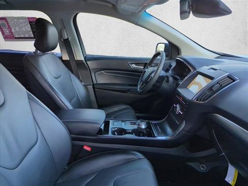 Used 2019 Ford Edge Titanium image 27